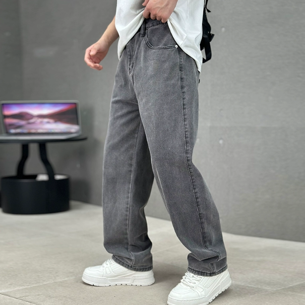 Men’s Loose Fit Straight Leg Jeans | Relaxed Full Length For Everyday Wear